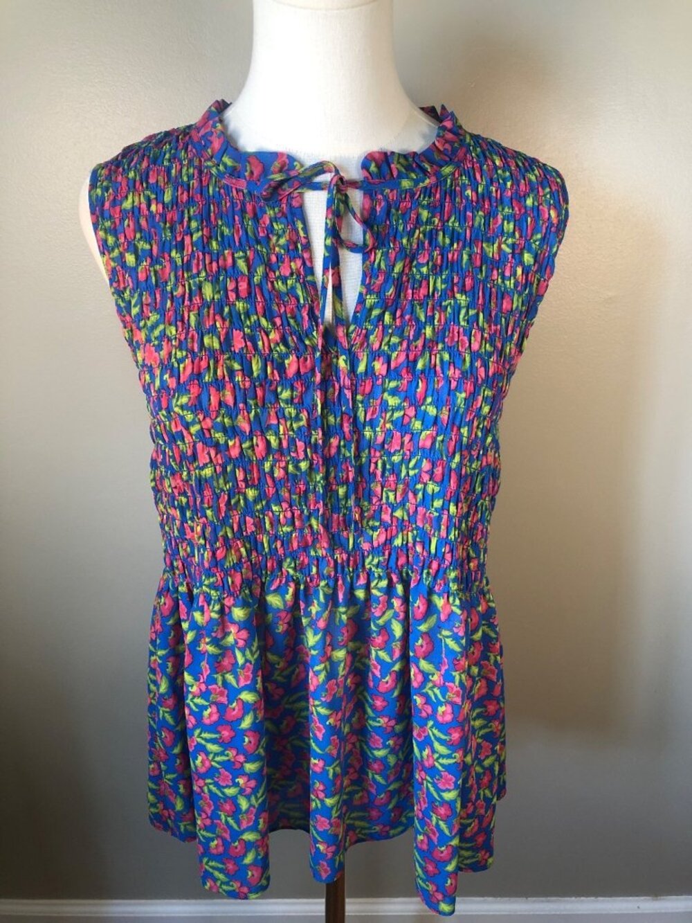 Rose + Olive Smocked Sleeveless Floral Top Coastal Boho Feminine Charm Size L